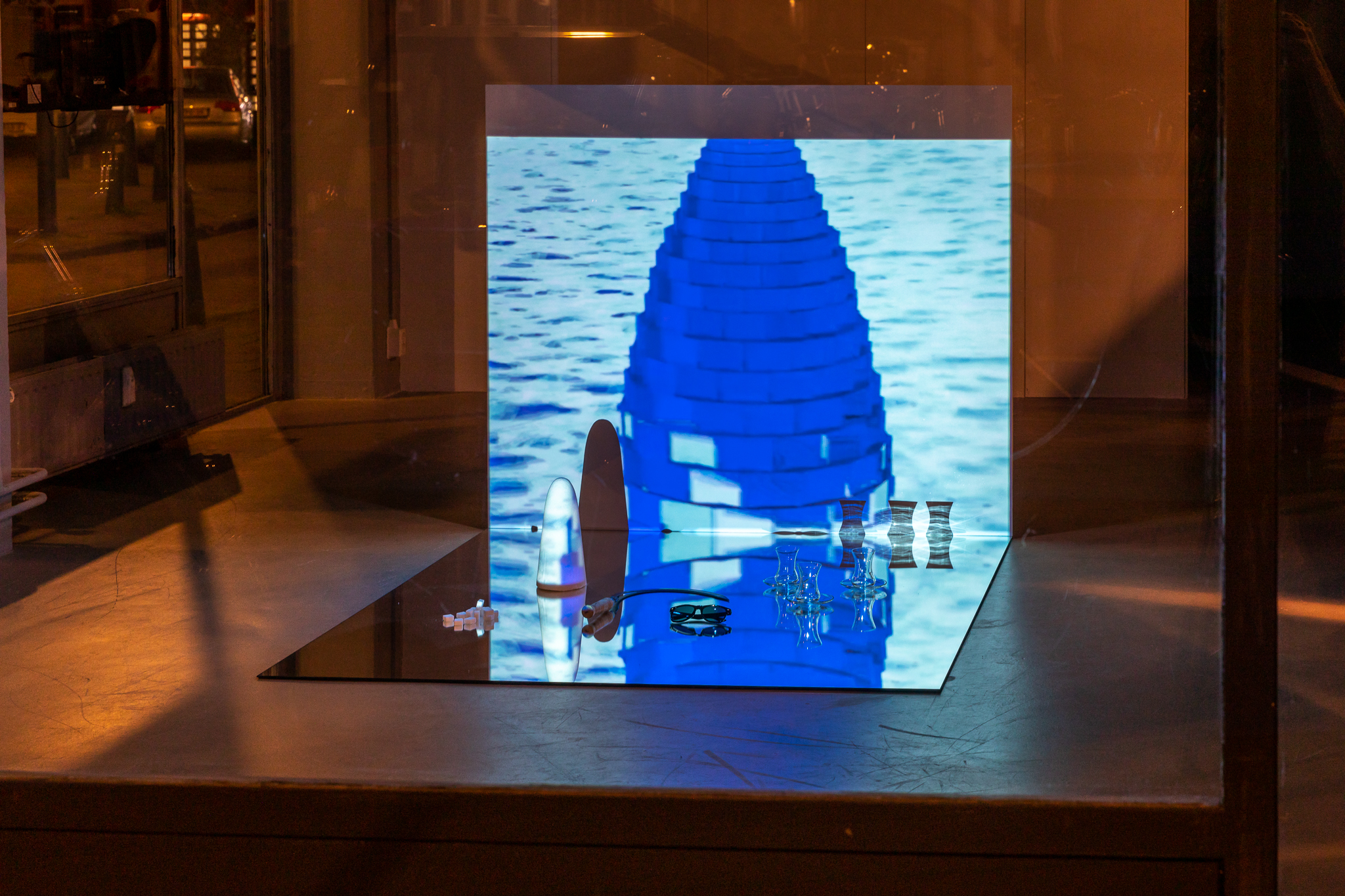 Showroom Mama - Fictioning Comfort